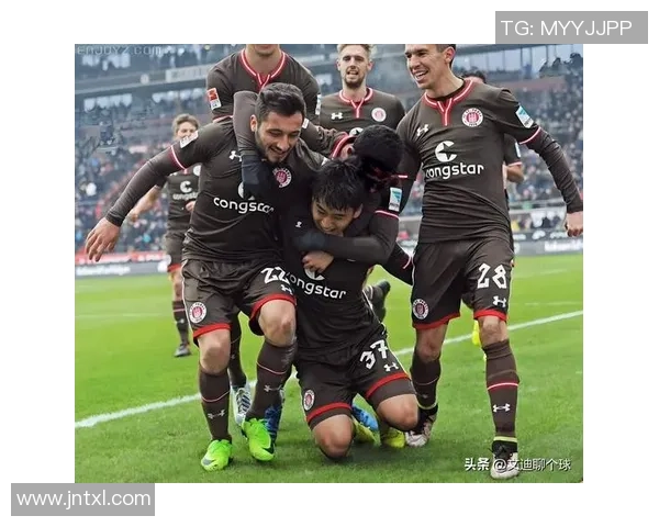 米涅美洲与巴西国际的激烈对决展现足球魅力与团队精神